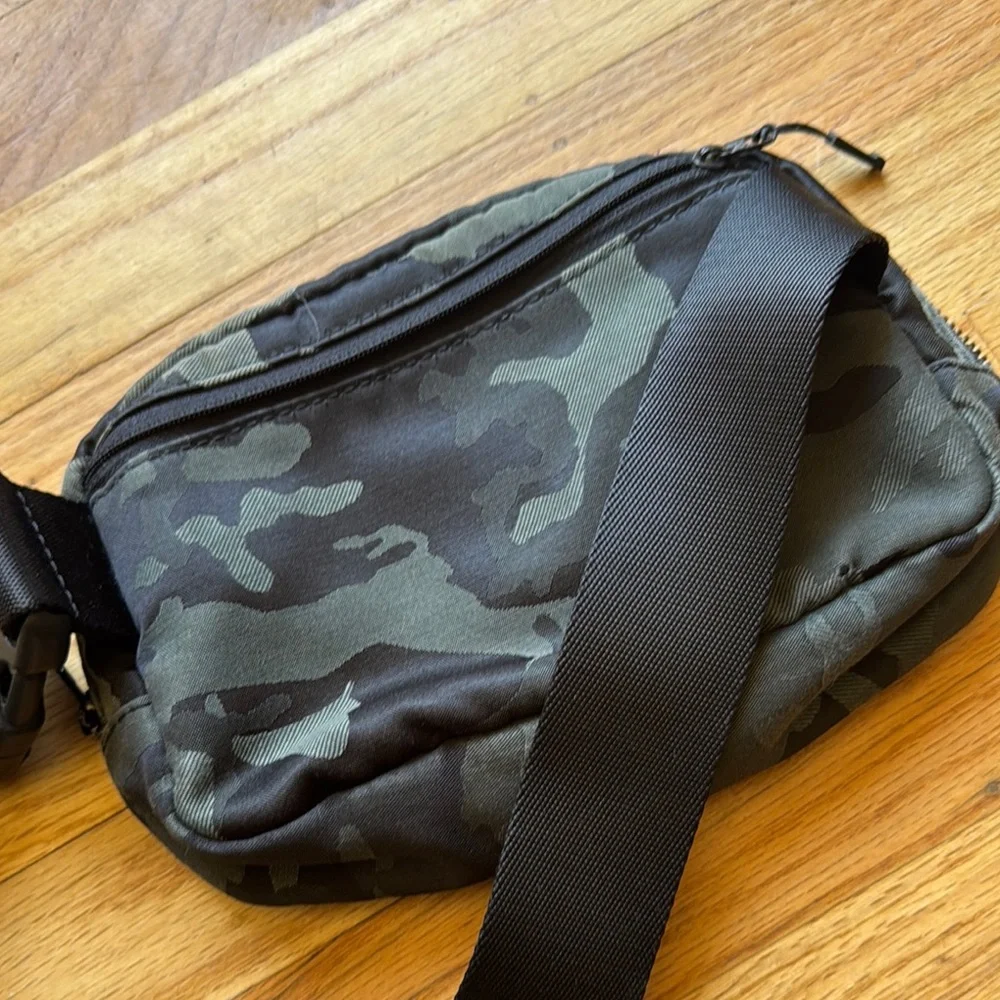 lululemon athletica Camo belt Bag